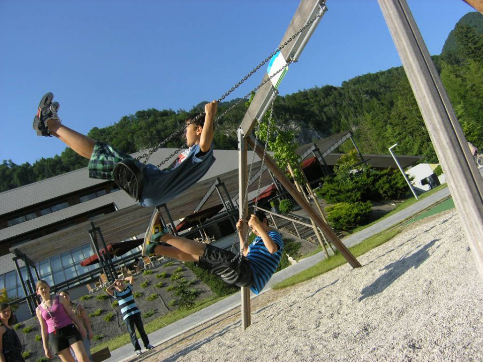 On the tour we stopped to swing :)!