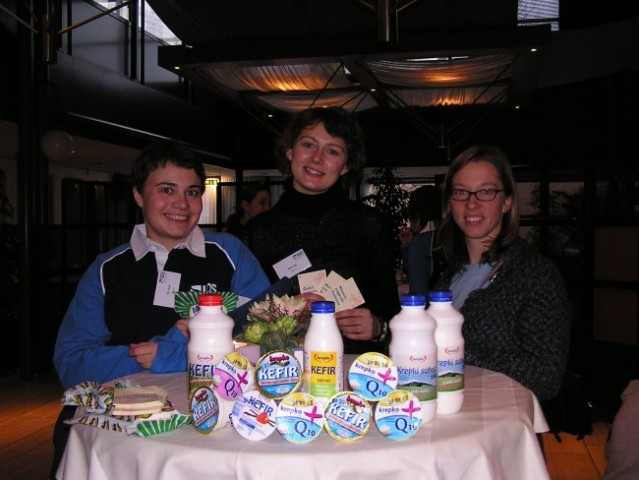 Slovenian girls at European dairy week - Wageningen 2006