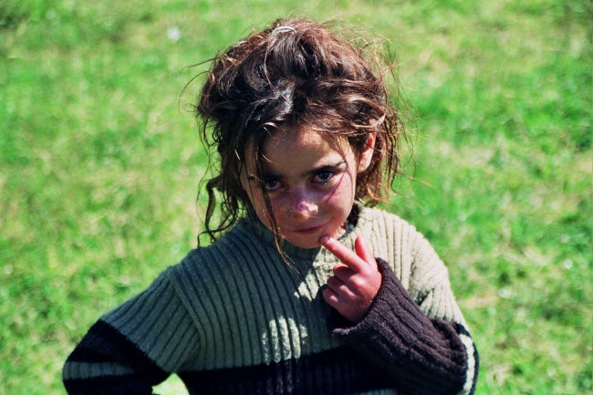 Pogled, ki se vtisne v srce. Kurdska deklica, Turčija