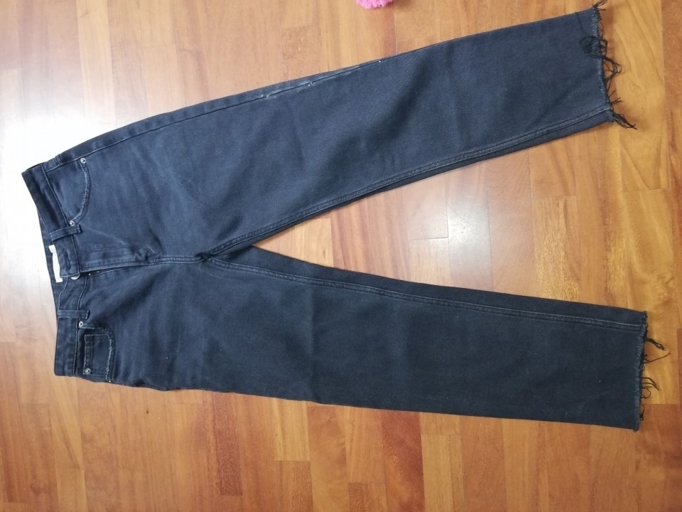 Bershka cropped črne jeans hlače S (ustrezajo 36-38)