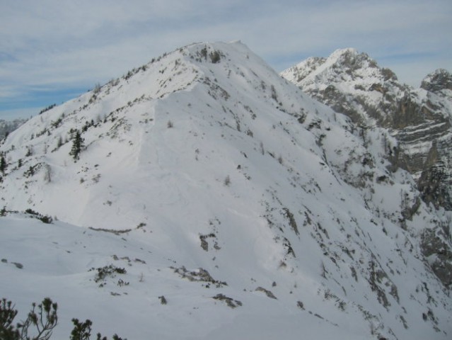 Lipanški vrh 1995 m.n.v., desno Triglav