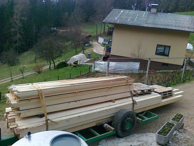 Okoli 8 kubikov rezanega lesa :))