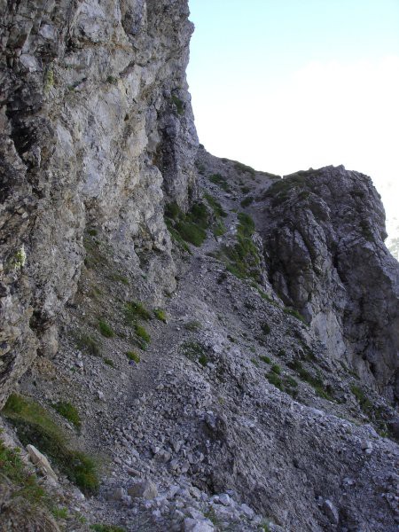 zadnja polica pred meliščem pod malo Mojstravko