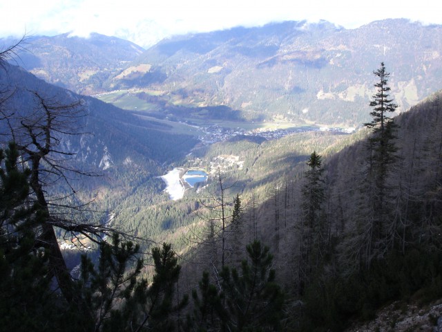 Pogled proti Jasni izpod Stržiča na višini okoli 1600 m