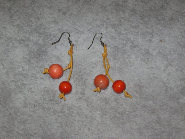 12 Uhani oranžni z lesenimi kroglicami*