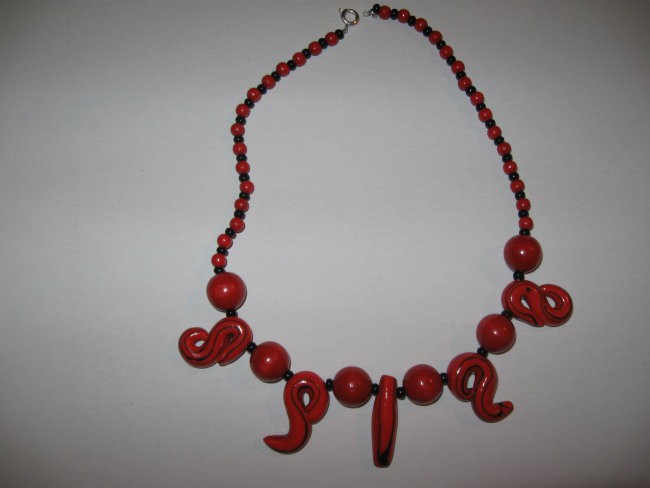 115 Ogrlica rdeče-črna Fimo+perlice+les (M)