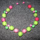 221 Ogrlica pink-jabolčno zelena les+žica (M)