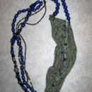261 Ogrlica s pletenino sivo-modro-zelena pletenina+les+perle*