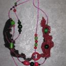 265 Ogrlica s pletenino zeleno-roza pletenina+les+perle*