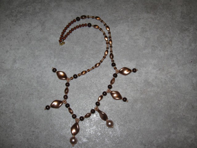 284 Ogrlica bež-rjavo-zlata akrilne perle+perlice*