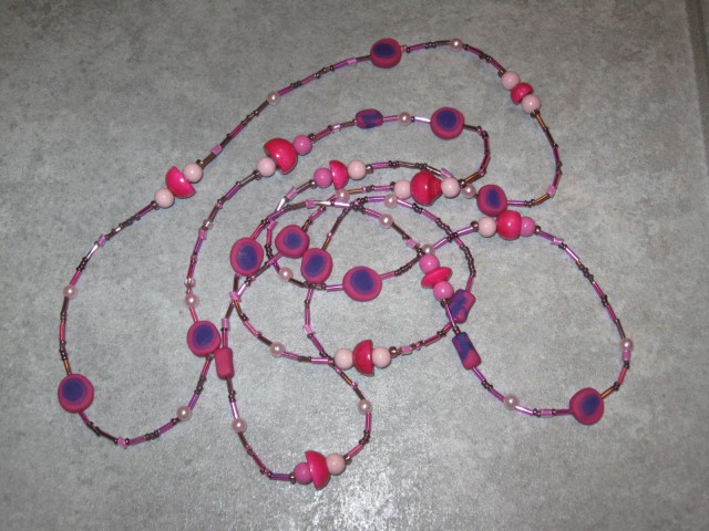 288 Verižica dolga vijola-roza Fimo+perle+les