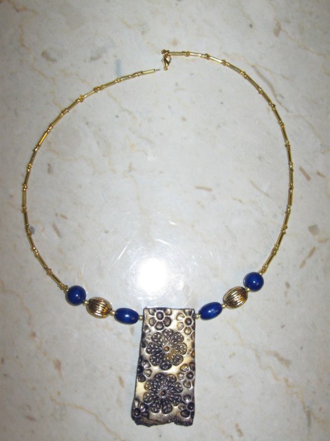 294 Ogrlica zlato-modra Fimo+perle+les*