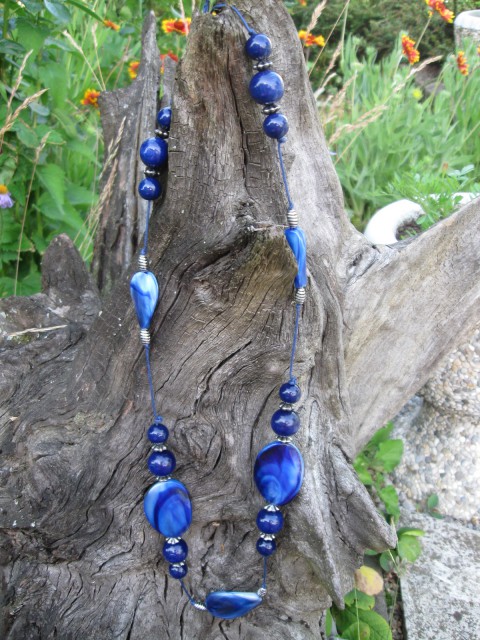 320 Verižica modra akrilne perle+les+kovinski delčki*