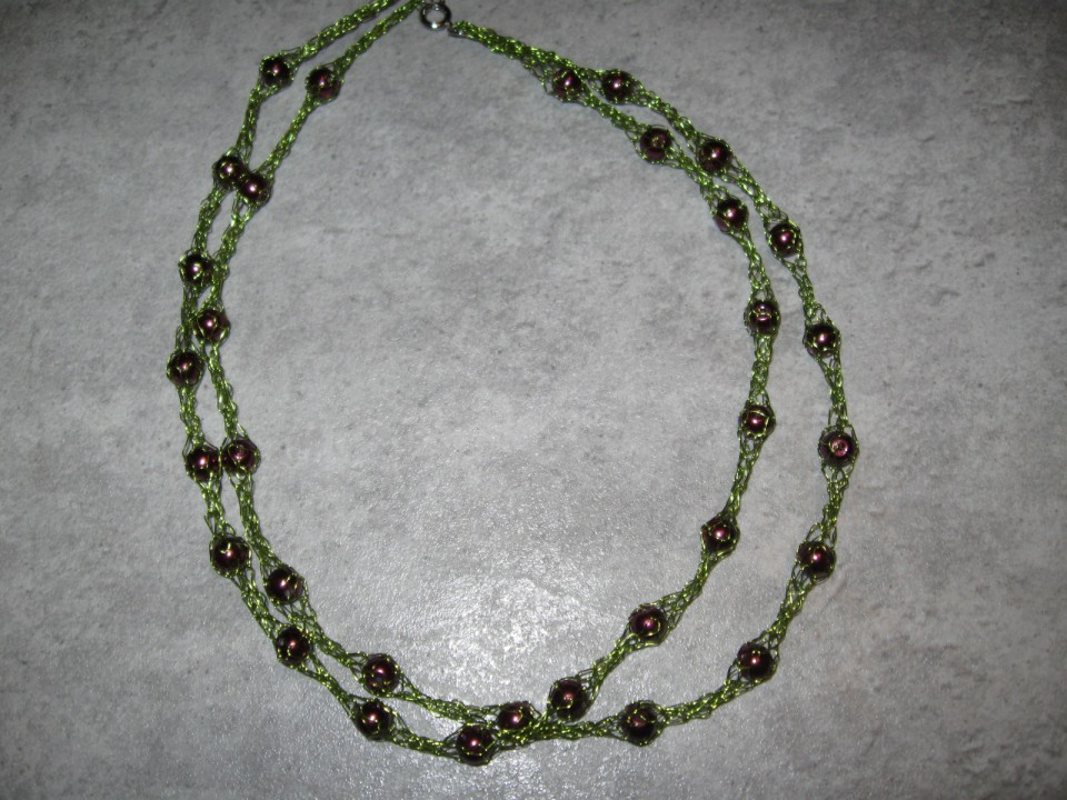 21 Ogrlica dvojna zeleno-vijola žica+perle*