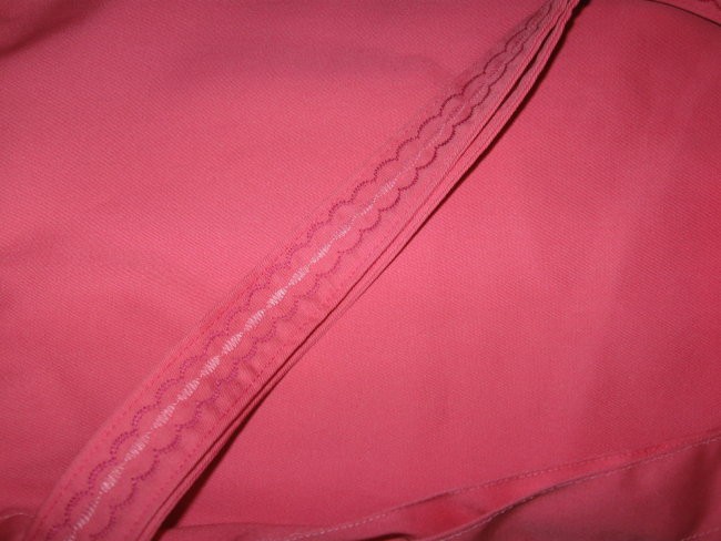 11 Detajl roza vrečke-torbice, detajl je samo na ročaju (M)