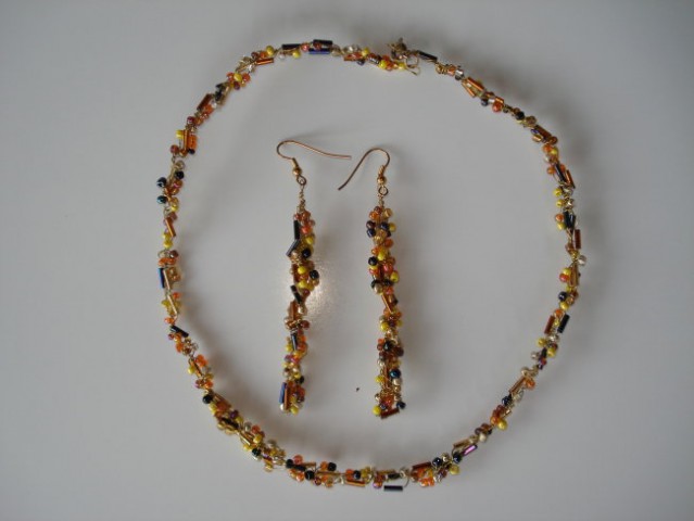 2 Komplet ogrlica+uhani rumeno-zlate perlice prepletene z žico (M)