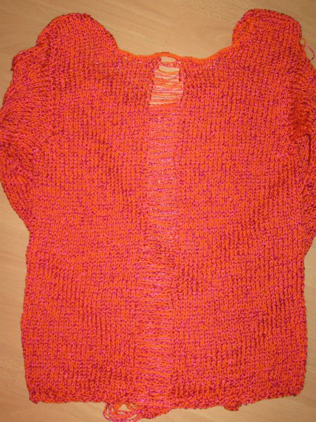 1 Pulover oranžno pink zadaj (M)