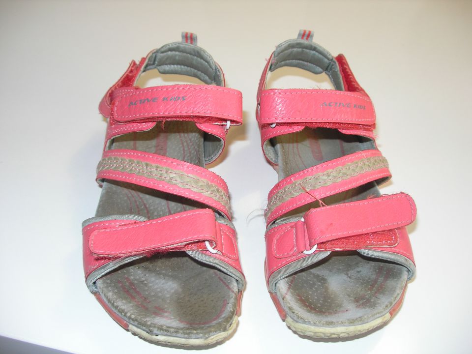 usnjeni športni sandali za deklico,vel. 32; 10€