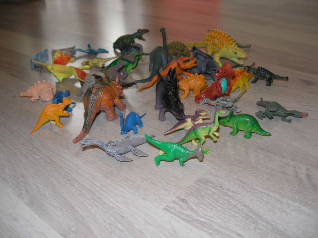 Komplet malih dinozavrov;4€