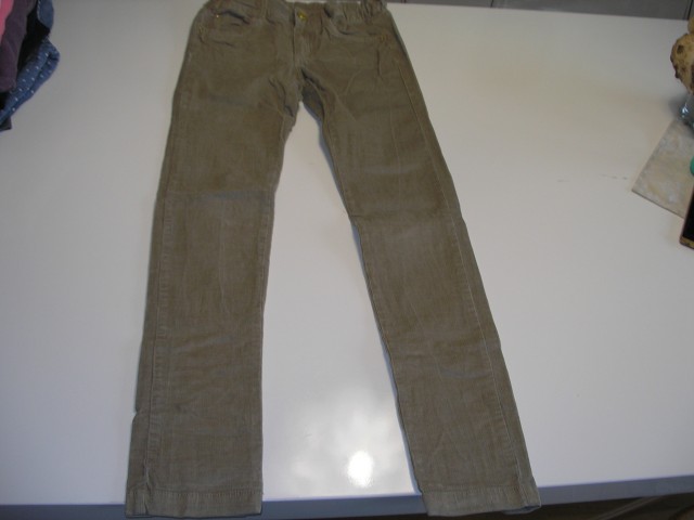 žamet hlače Zara, vel.140 (9-10let);4€
