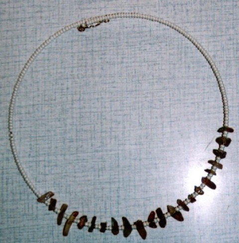 Darilo junij 2006
perle in poldragi kamni(ahat)