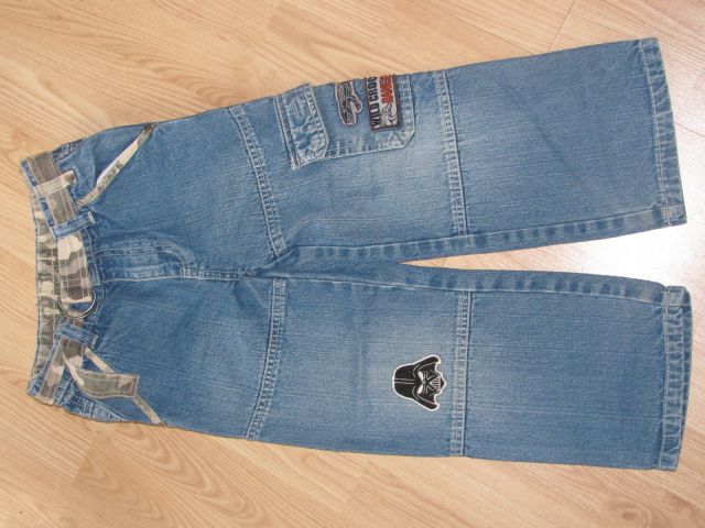 Jeans hlače 110 (dolžina razkoraka 45 cm)  2€