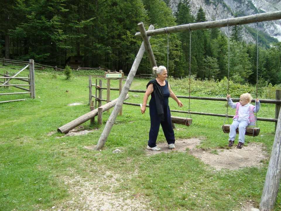 Ljubica z družino na obisku - foto povečava