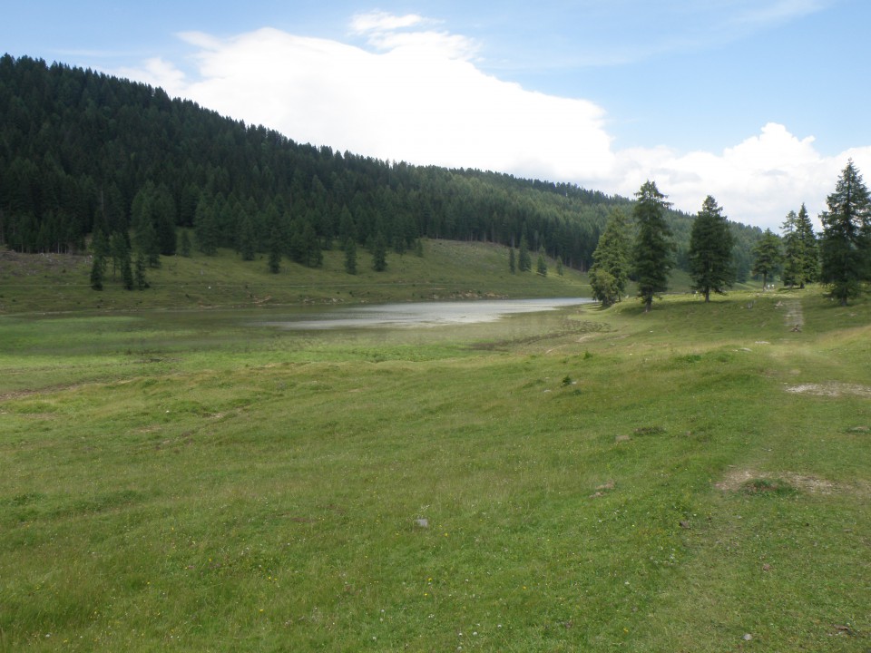 Jezero pod Poludnikom