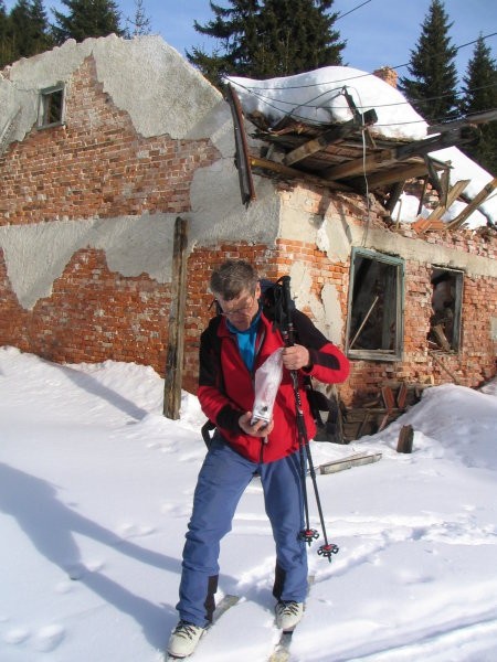 razpadajoča karavla pod Pečovnikom
