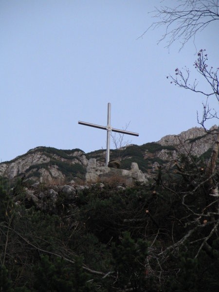 Križ v spomin žrtvam plazu leta 1937 - foto