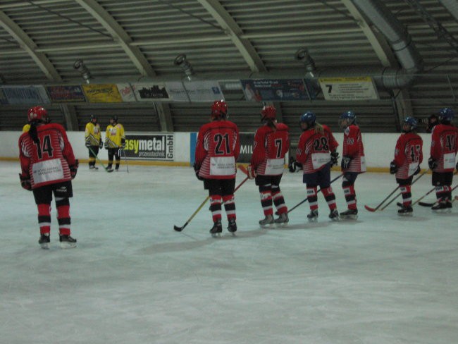 EHV Sabres Vienna - HK Gorenjska 3.12.2005 - foto povečava