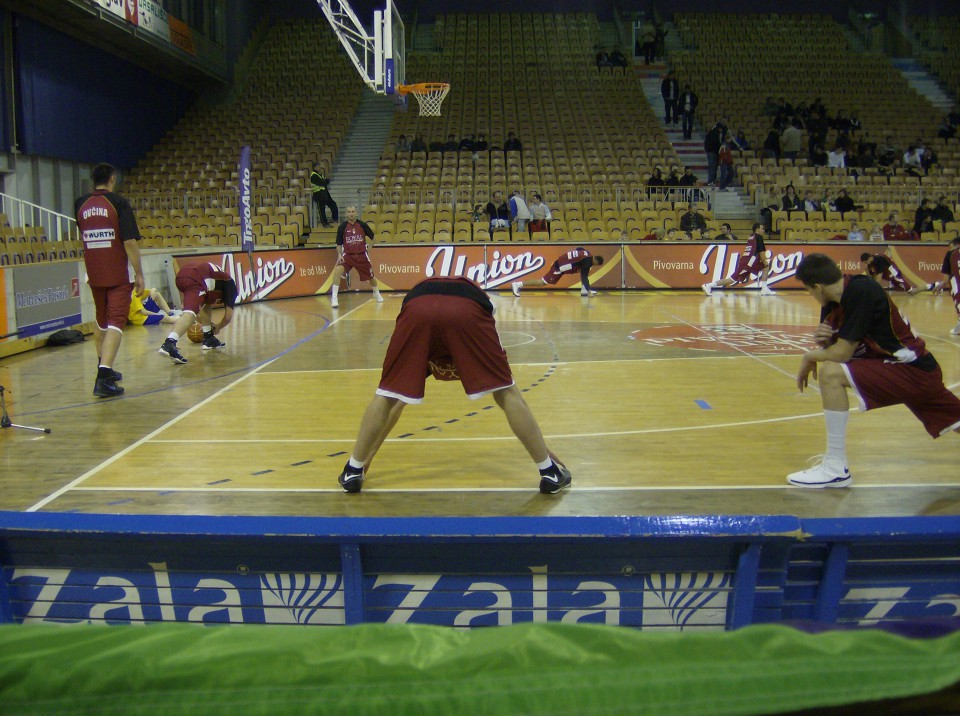 GLEDALI SMO KOSARKU OLIMPIJA(LJUBLJANA)-BOSNA - foto povečava