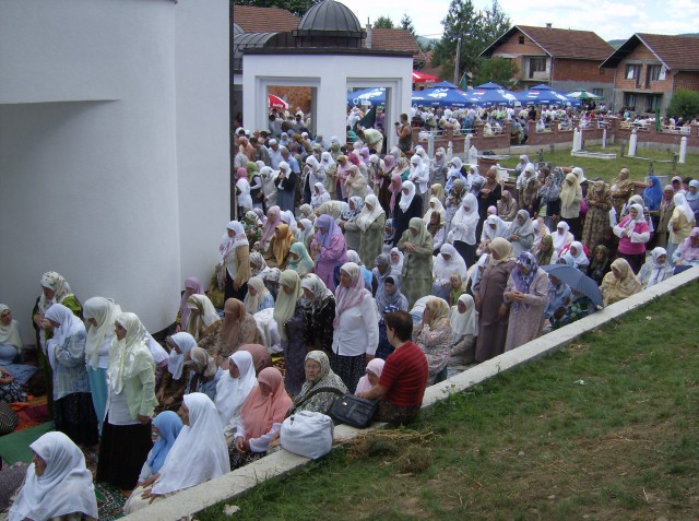 OTVOR DZAMIJE U TRNOVI KOD SANSKOGA MOSTA JUL - foto