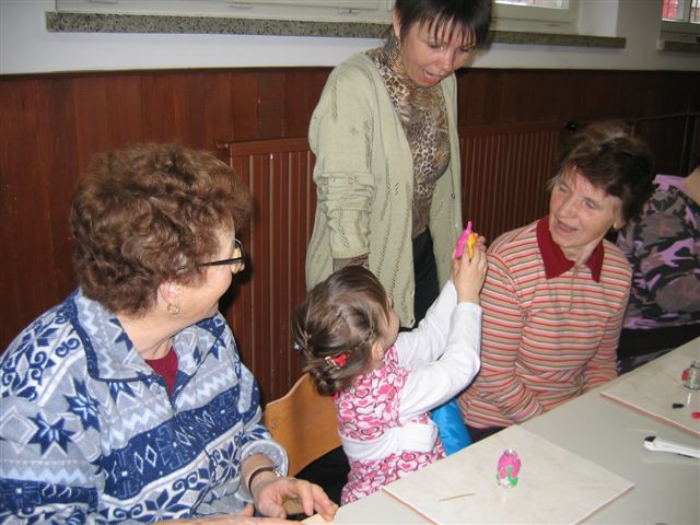 Dve babici in pomočnica ravnatelja