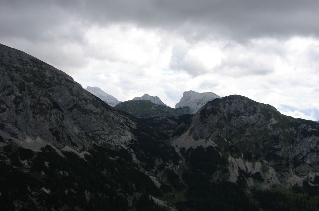 Pogled ob Ogradih čez Stog do Rjavine, Vernarja in Tosca