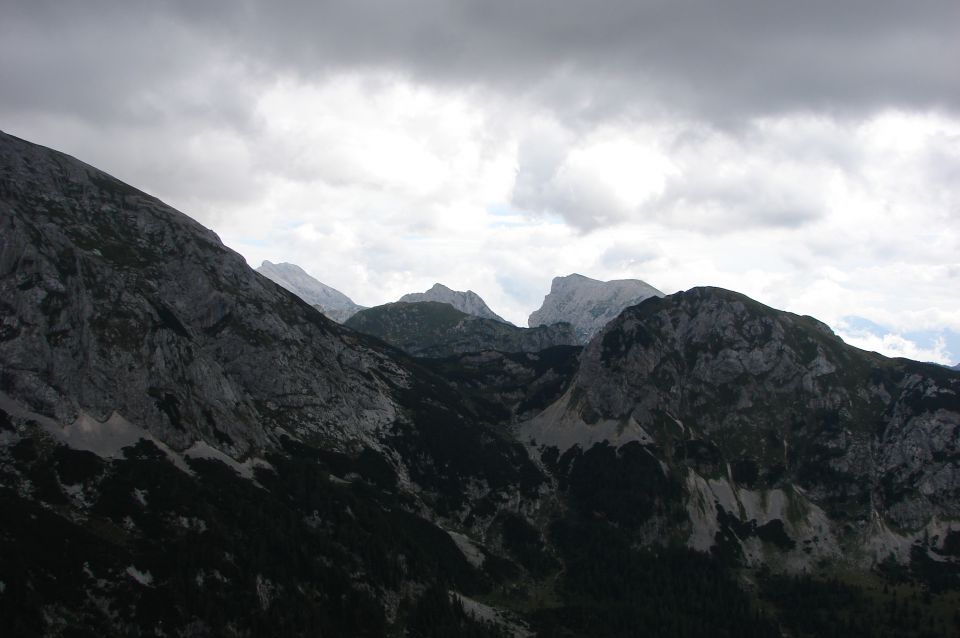 pogled ob Ogradih čez Stog do Rjavine, Vernarja in Tosca