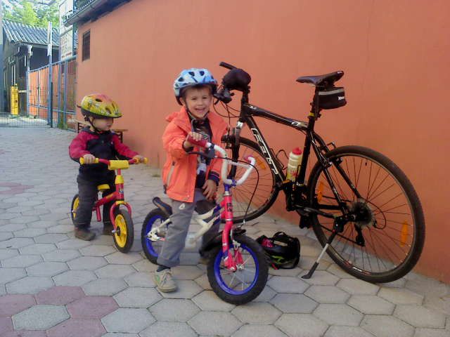 S kolesom vnukom na obisk 15.5.2012 - foto
