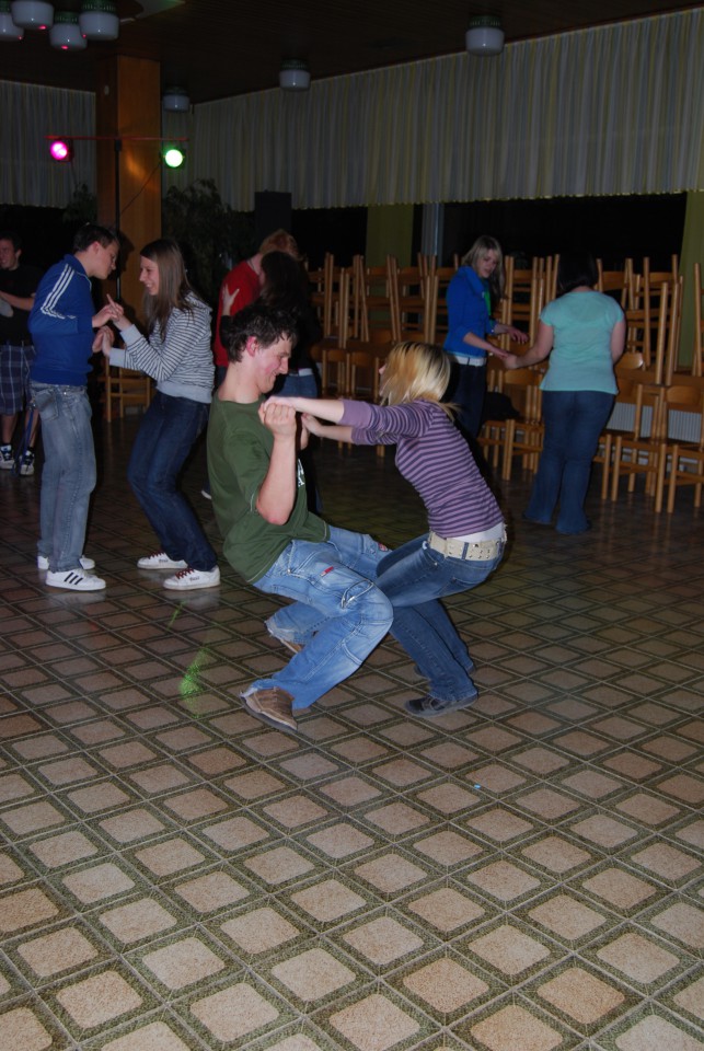 Ples v dijaškem domu april 2009 - foto povečava