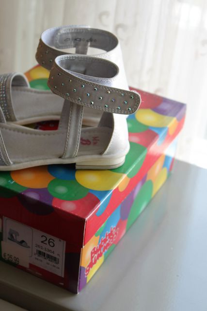 Sandalčki Bata, 1x nošeni, kupljeni za 26 eur, prodam za 15 eur; št. 26