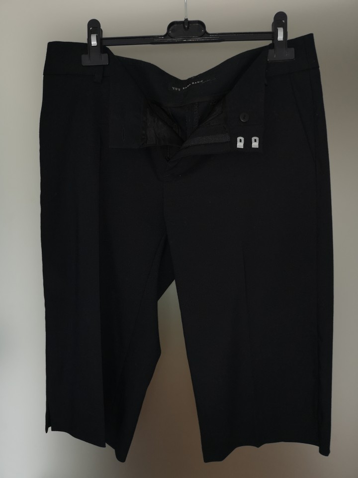 Kratke elegantne hlače  Zara; št. M, 15 eur