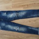 Zelo mehak jeans; raztegljiv; št. M; 25 eur