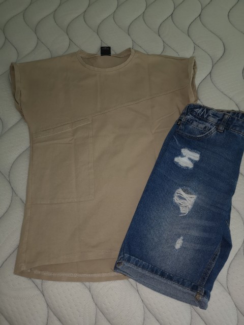 Majica in kratke hlače (12 do 14 let), komplet 20 eur