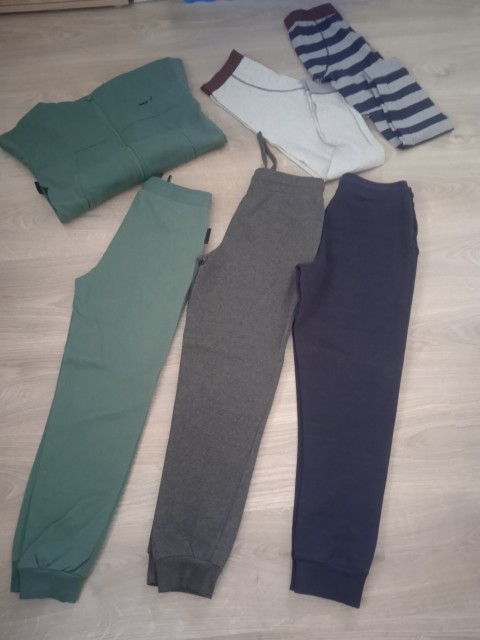 Komplet 10-12. 45€ - foto
