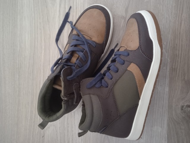 Next uk4, naša 37  22,5€
