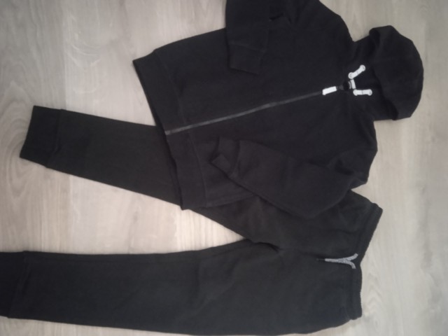 Komplet 122-128 samo zdaj 25€ - foto