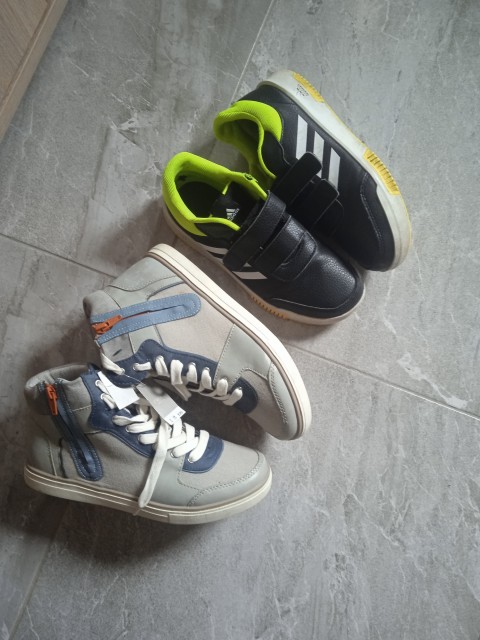 Adidas št.37 in next št.38 podarim ob nakupu vse obutve iz tega albuma