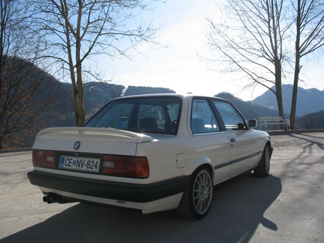 BMW E30 325i - foto