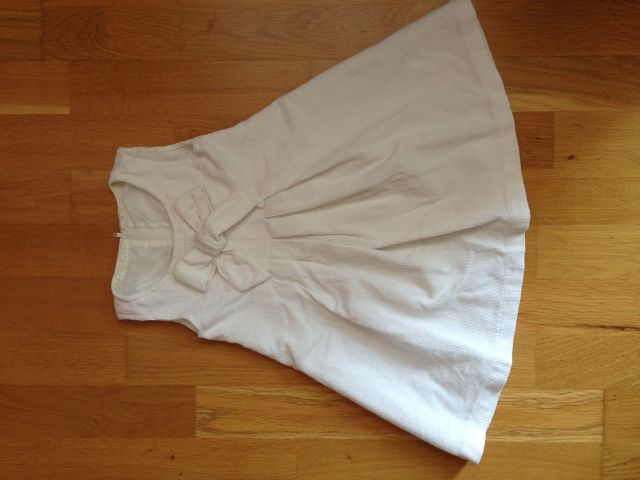 Žametna oblekica, št. 74, cena 7€