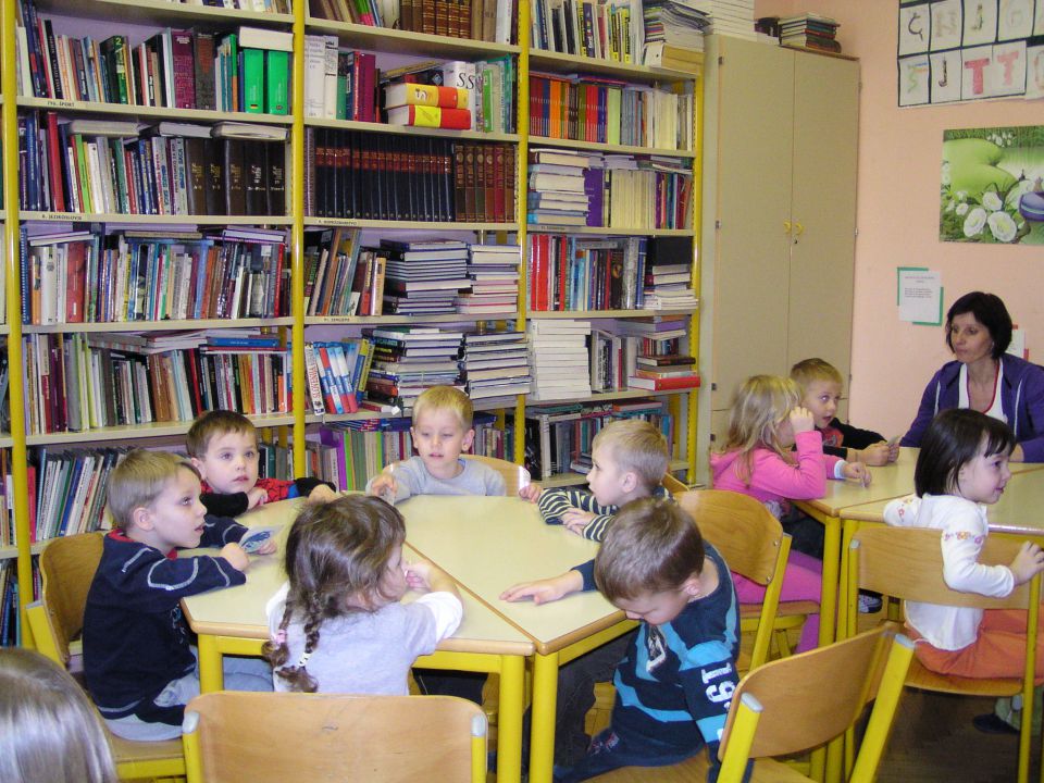 Obisk knjižnice, šol.leto 2010/11 - foto povečava