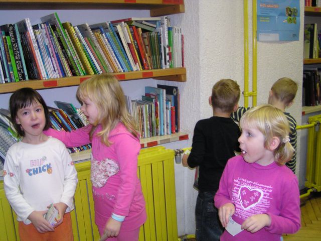 Obisk knjižnice, šol.leto 2010/11 - foto